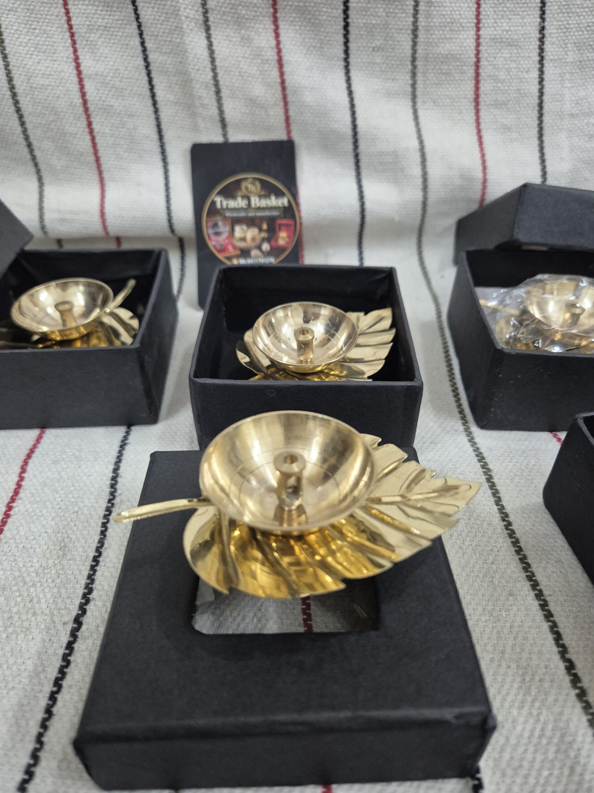 pure brass leaf Diya
(pack of 10 pcs) - Image 2